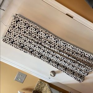 Black and white daisy flare pant